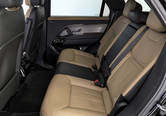 Подержанный автомобиль Land Rover Range Rover Sport 2024 года (18 фото)