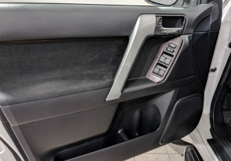 Подержанный автомобиль Toyota Land Cruiser Prado 2014 года (19 фото)