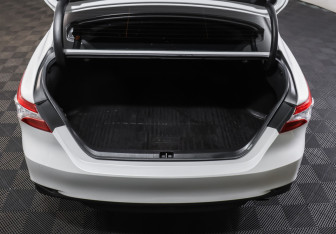 Подержанный автомобиль Toyota Camry Sedan 2018 года (10 фото)