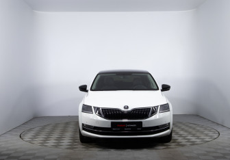 Подержанный автомобиль Skoda Octavia Liftback 2017 года (2 фото)