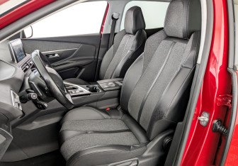 Подержанный автомобиль Peugeot 3008 2018 года (20 фото)