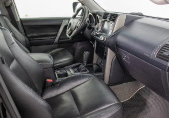 Подержанный автомобиль Toyota Land Cruiser Prado 2013 года (9 фото)