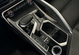 Подержанный автомобиль Geely Tugella 2023 года (14 фото)