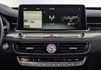 Подержанный автомобиль Kia K900 2019 года (17 фото)