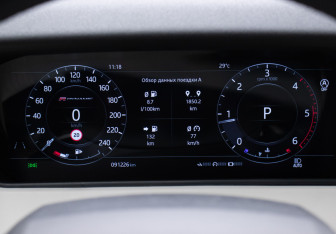 Подержанный автомобиль Land Rover Range Rover Velar 2017 года (12 фото)