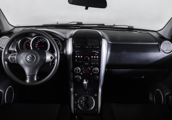 Подержанный автомобиль Suzuki Grand Vitara 2010 года (14 фото)