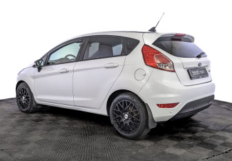 Подержанный автомобиль Ford Fiesta Hatchback 2017 года (7 фото)