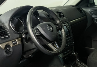 Подержанный автомобиль Skoda Yeti 2015 года (12 фото)