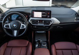 Подержанный автомобиль BMW X4 2022 года (13 фото)