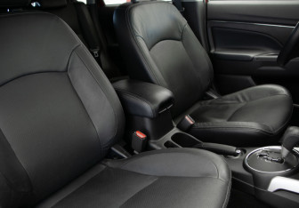 Подержанный автомобиль Mitsubishi ASX 2014 года (27 фото)