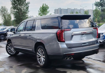 Подержанный автомобиль GMC Yukon 2023 года (6 фото)