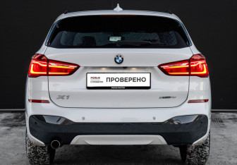 Подержанный автомобиль BMW X1 2018 года (6 фото)