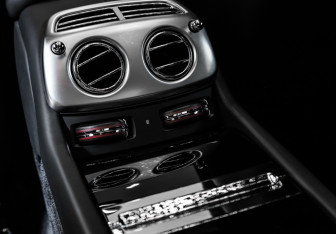 Подержанный автомобиль Rolls-Royce Wraith 2018 года (29 фото)