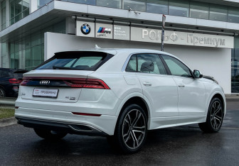 Подержанный автомобиль Audi Q8 2018 года (5 фото)