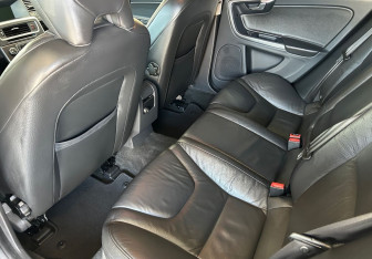 Подержанный автомобиль Volvo S60 2011 года (12 фото)