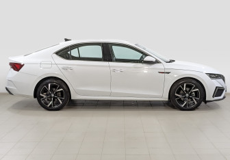 Подержанный автомобиль Skoda Octavia Liftback 2023 года (4 фото)