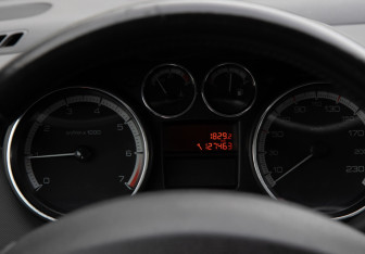 Подержанный автомобиль Peugeot 308 Hatchback 2008 года (9 фото)
