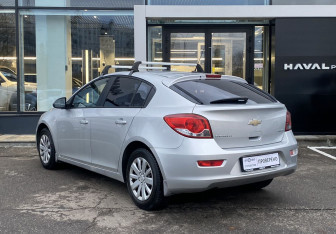 Подержанный автомобиль Chevrolet Cruze Hatchback 2012 года (7 фото)