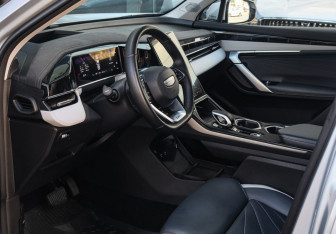 Подержанный автомобиль Geely Atlas 2024 года (15 фото)