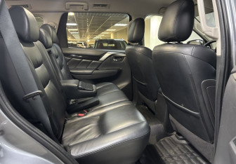 Подержанный автомобиль Mitsubishi Pajero Sport 2017 года (11 фото)