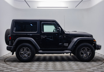 Подержанный автомобиль Jeep Wrangler 2018 года (6 фото)