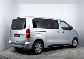 Подержанный автомобиль Peugeot Traveller 2018 года (4 фото)