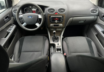 Подержанный автомобиль Ford Focus Sedan 2008 года (11 фото)