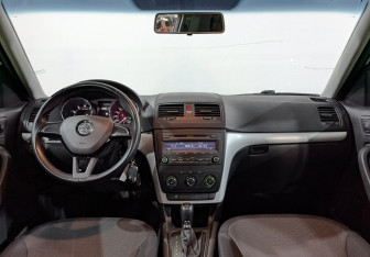 Подержанный автомобиль Skoda Yeti 2014 года (13 фото)