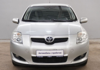 Подержанный автомобиль Toyota Auris Hatchback 2009 года (2 фото)