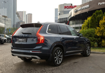 Подержанный автомобиль Volvo XC90 2018 года (4 фото)