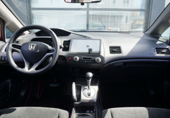 Подержанный автомобиль Honda Civic Sedan 2011 года (12 фото)