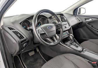 Подержанный автомобиль Ford Focus Sedan 2016 года (16 фото)