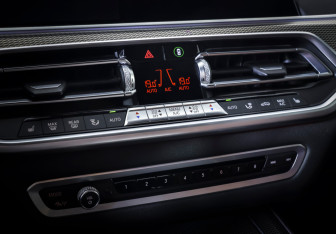 Подержанный автомобиль BMW X5 2020 года (18 фото)