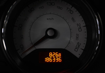 Подержанный автомобиль Peugeot 308 Hatchback 2012 года (10 фото)