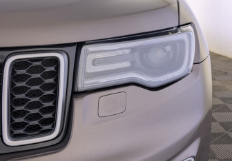 Подержанный автомобиль Jeep Grand Cherokee 2018 года (11 фото)