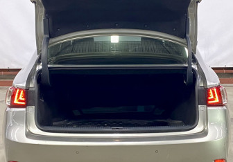 Подержанный автомобиль Lexus IS Sedan 2013 года (10 фото)