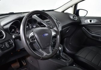 Подержанный автомобиль Ford Fiesta Hatchback 2017 года (10 фото)
