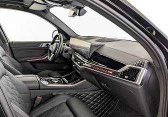 Подержанный автомобиль BMW X5 2023 года (11 фото)