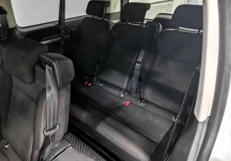 Подержанный автомобиль Peugeot Traveller 2022 года (13 фото)