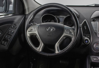 Подержанный автомобиль Hyundai ix35 2011 года (15 фото)