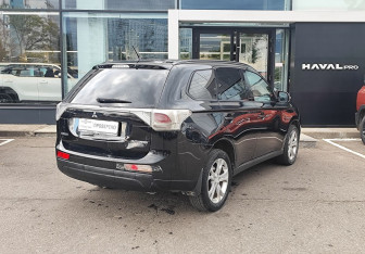 Подержанный автомобиль Mitsubishi Outlander 2012 года (5 фото)