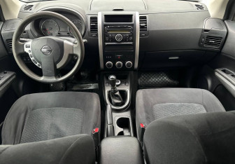Подержанный автомобиль Nissan X-Trail 2011 года (11 фото)
