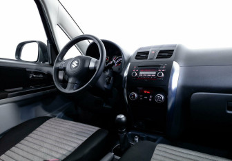 Подержанный автомобиль Suzuki SX4 Hatchback 2012 года (8 фото)