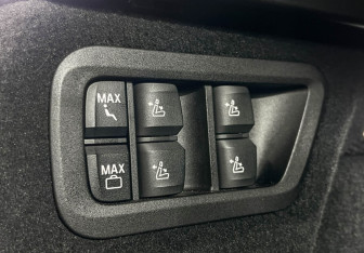 Подержанный автомобиль BMW X7 2021 года (35 фото)