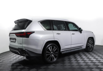 Подержанный автомобиль Lexus LX 2022 года (5 фото)