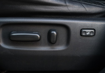 Подержанный автомобиль Toyota RAV4 2010 года (13 фото)