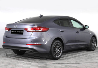 Подержанный автомобиль Hyundai Elantra Sedan 2017 года (3 фото)