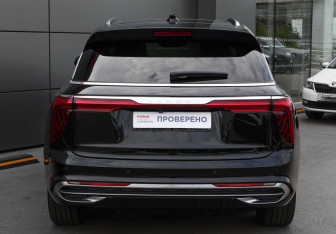 Подержанный автомобиль Hongqi E-HS9 2020 года (6 фото)
