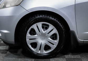 Подержанный автомобиль Honda Jazz 2009 года (9 фото)