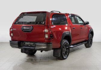 Подержанный автомобиль Toyota Hilux 2020 года (5 фото)